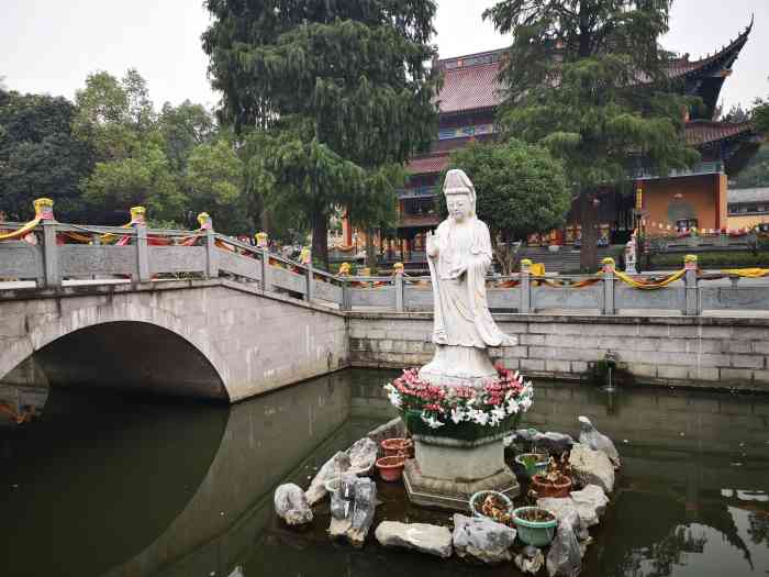 梧桐寺-停车场-"梧桐寺坐落于杭州市余杭区闲林镇梧桐村万景.