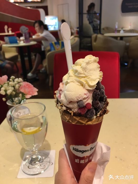 哈根达斯(宏伊广场店)双球甜筒冰淇淋图片