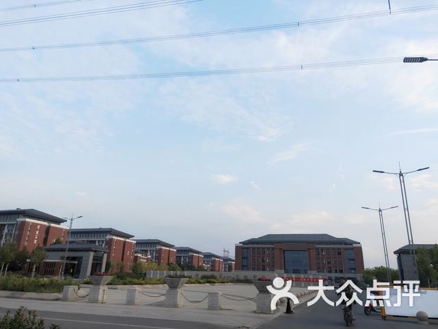 濮阳市元龙高级中学