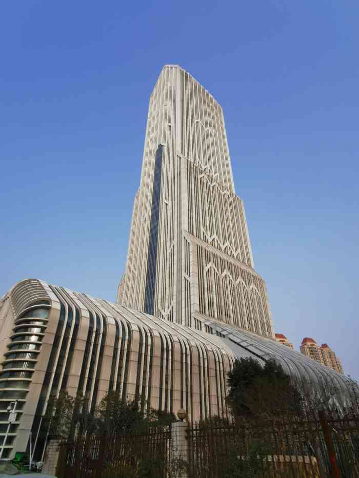 大楼建的像个火箭长江日报社搬进去了