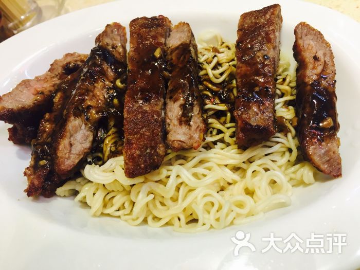 黑胡椒牛扒捞面