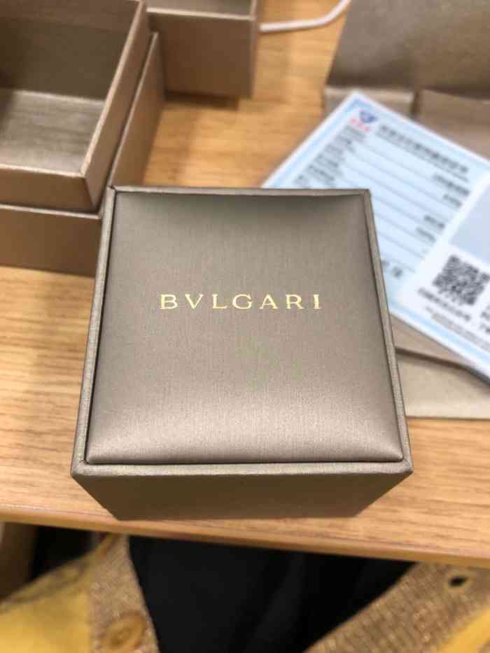 宝格丽bvlgari(和义精品店)-"宁波宝格丽店在和义道一层,周围一圈都是