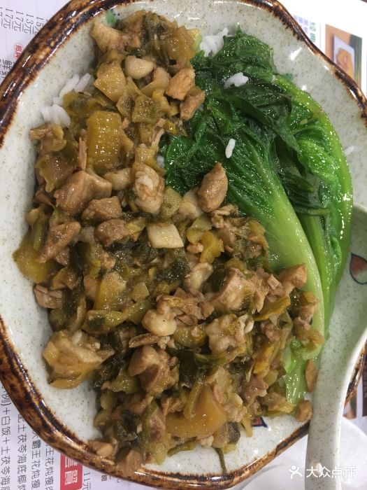 老坛酸菜卤肉饭