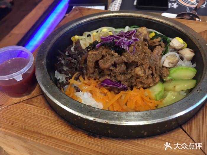 烤牛肉石锅拌饭