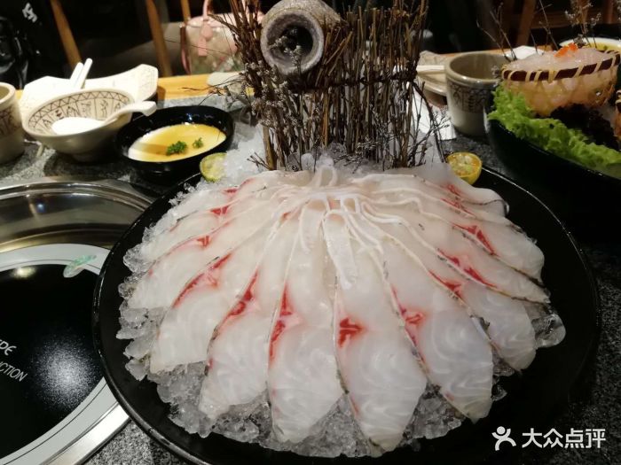 江小渔鲜鱼火锅图片