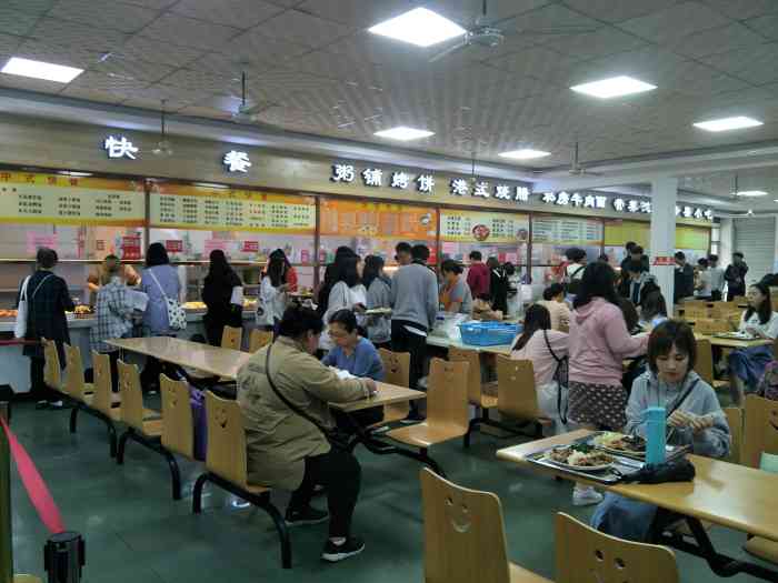 闽江学院第四食堂-"环境相对于其他三个食堂来说人少
