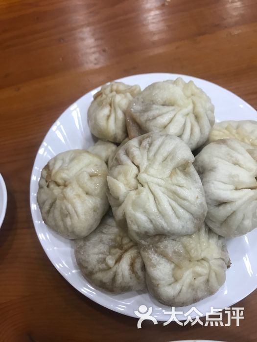 小胖包子王:包子馅小,口感一般,馅料的种类.北京