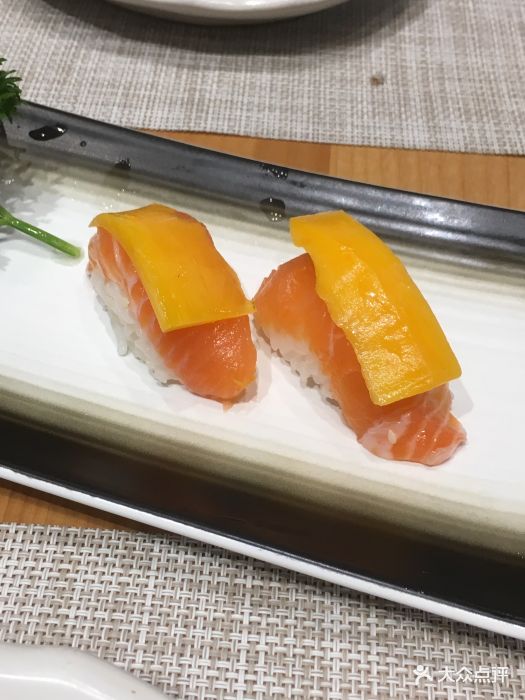 芒果三文鱼寿司