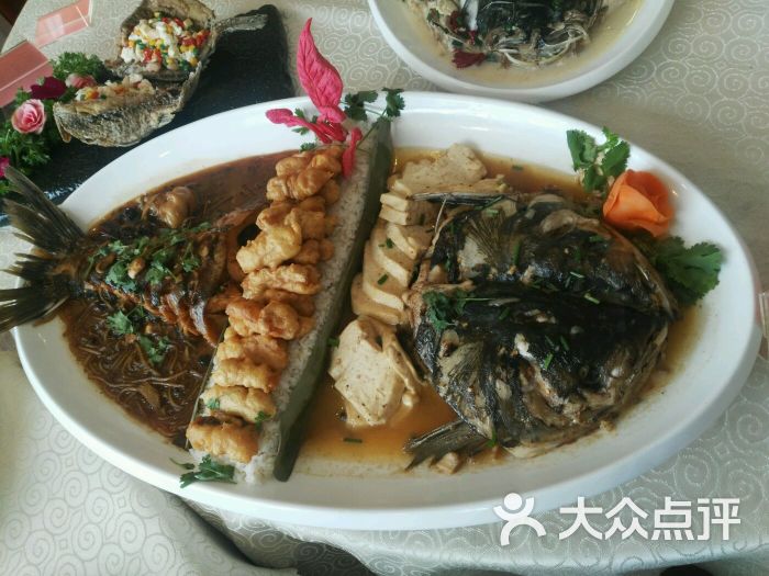 菜品很有鱼的原味,这道特色菜,建议大家都尝尝,很特别,很鲜亮.