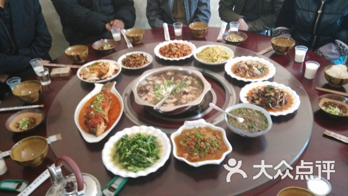 包席【酸菜蹄膀配十个菜】