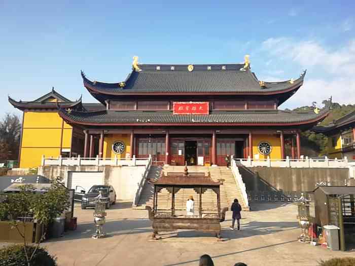 香山顶寺位于澄锡虞三地交界处顾山山南,具体是在无锡市锡山区东港镇
