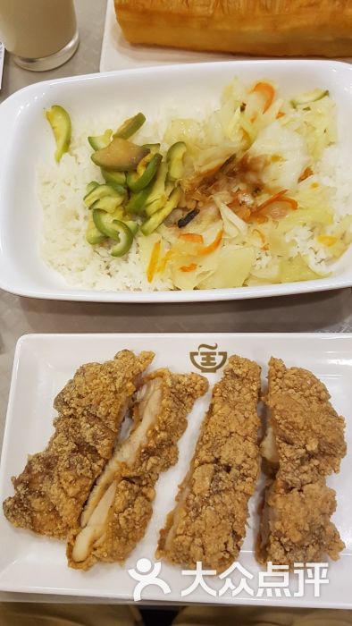 酥嫩鸡腿排饭