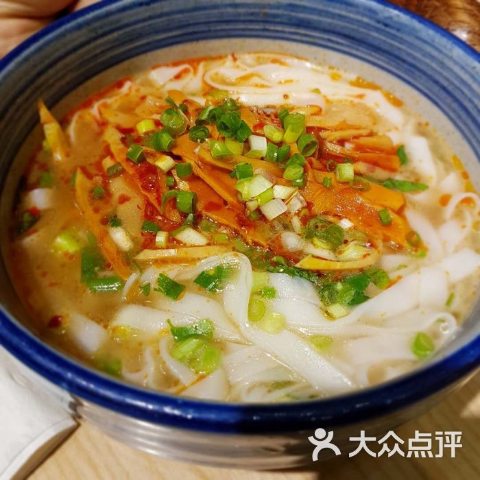 晓湘源长沙米粉(太平洋森活天地店)酸辣笋尖宽粉图片 第4张