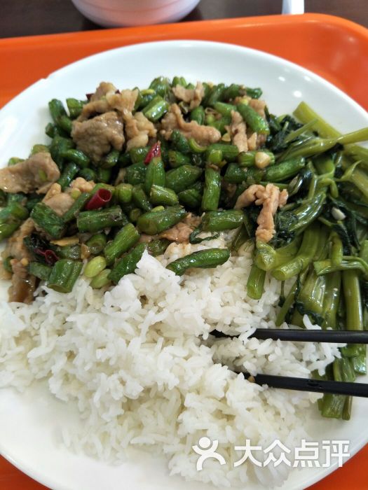 四季豆烧土猪肉饭