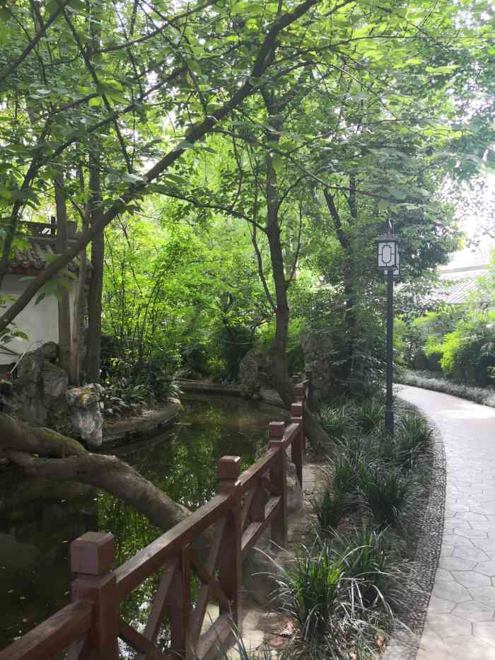 晚香楼茶园-"百花潭公园的老茶馆了,一碗茶就可以坐一天.