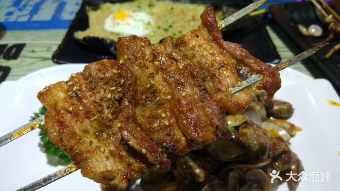 大口吃肉