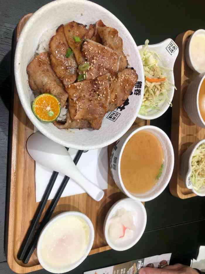 熊吞·大碗丼日式烧肉饭(荟聚购物中心店)