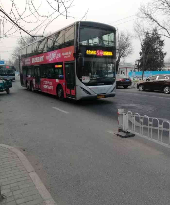 129路-"北京公共交通中特字头的公交线都是双层公交.