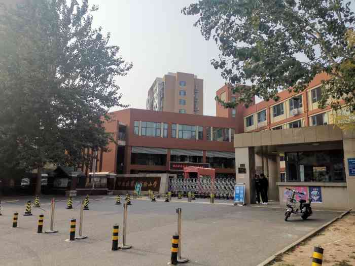 河北区第二实验小学-"原来是连云路小学,后来搬到了这里.操场都.