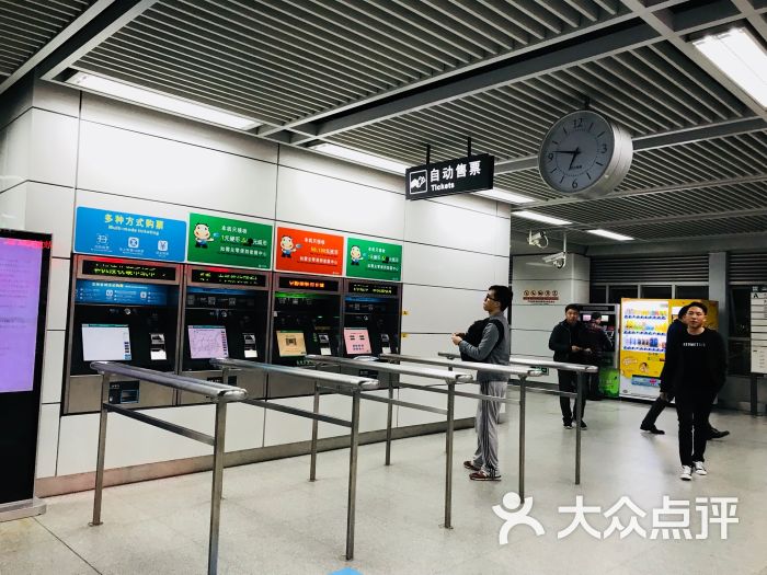 龙城广场地铁站