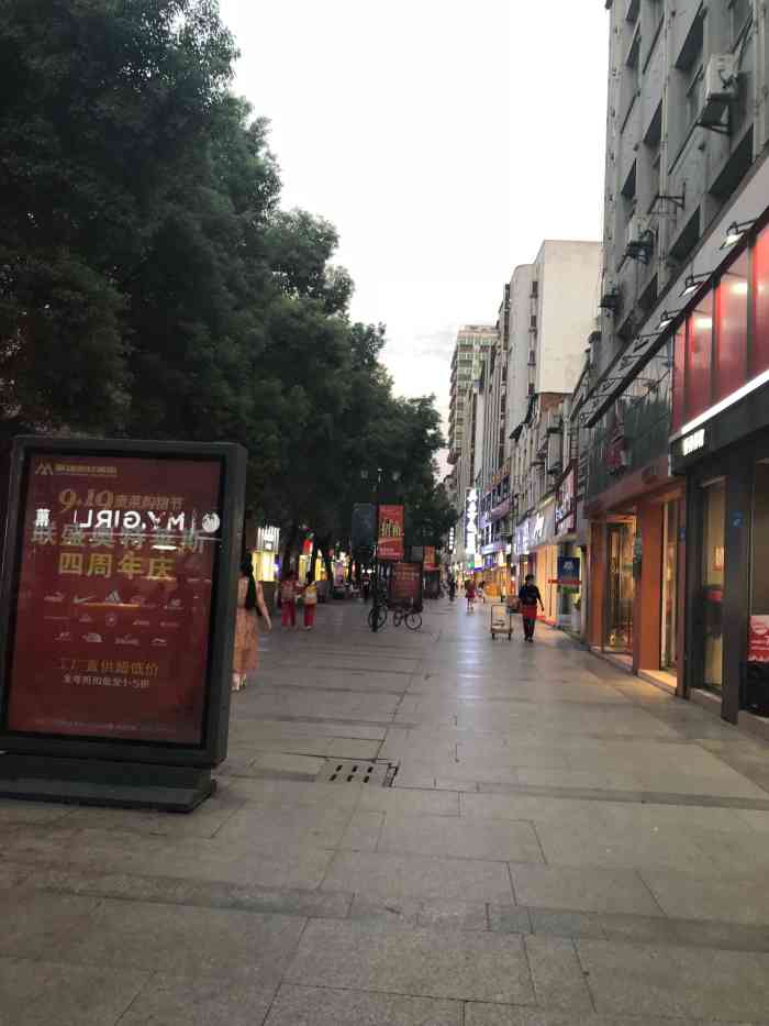 大中路步行街-"没想到九江市还有这样一条热闹,繁华,.