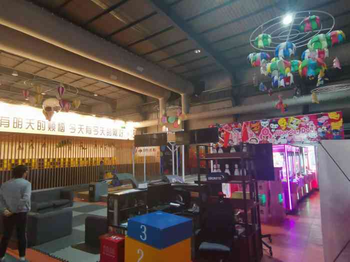 红松果拓展轰趴"vr手柄不怎么好用…死得超快…射箭…这.