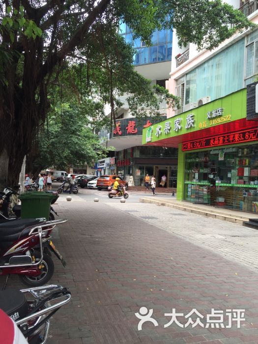 跳跳香辣坊(义龙路店)图片 第3张