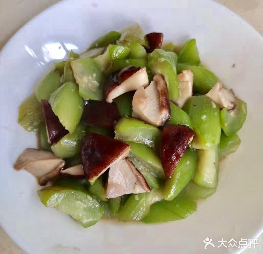 又软又滑的快手菜,香菇炒丝瓜.