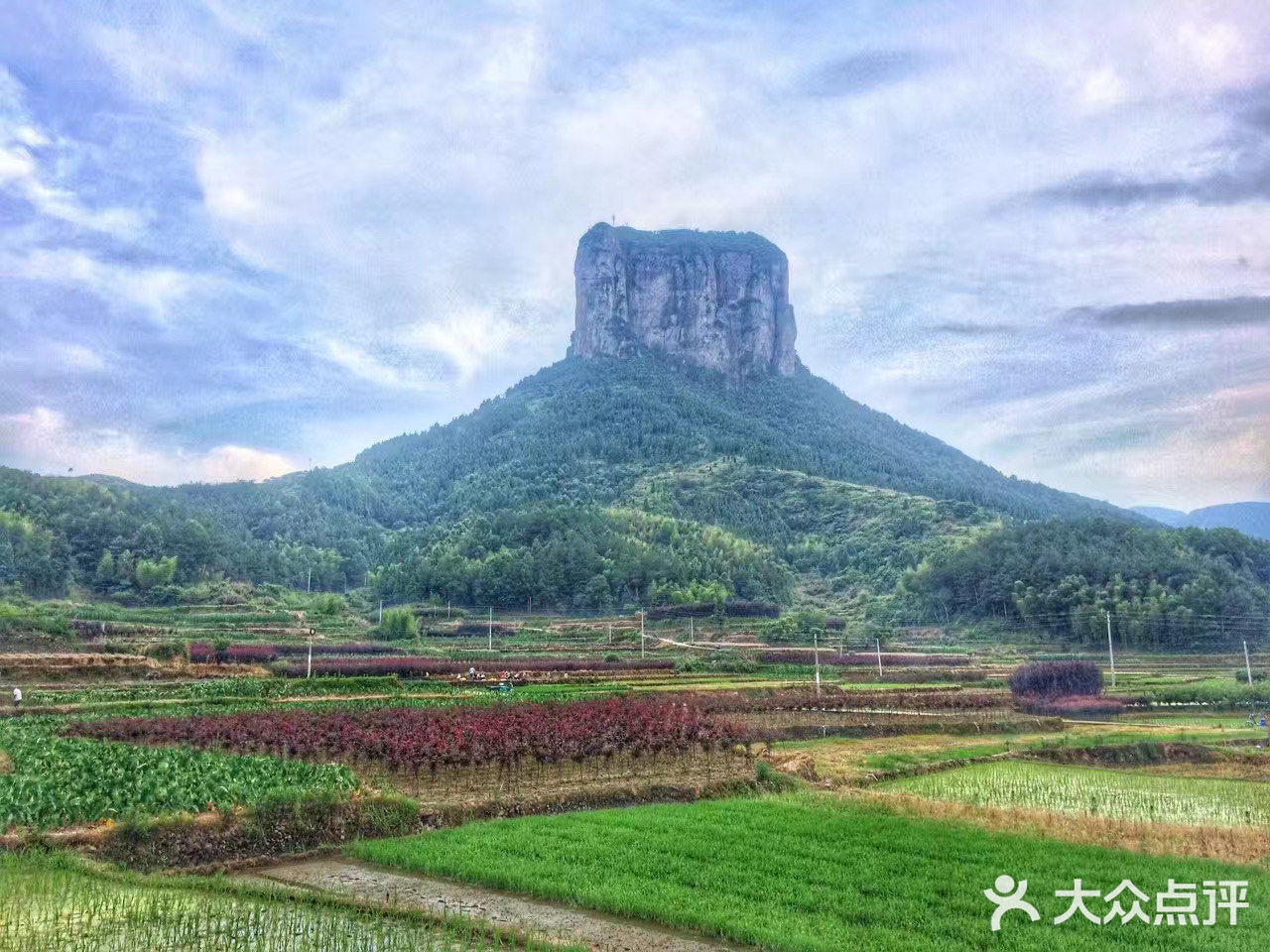 神仙居景区之外的一个小景区 景星岩 一个很神奇的大岩