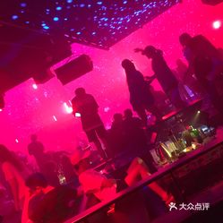 酒吧 鼓楼区  省体育中心  esmi nightclub 位于恒力博纳广场.