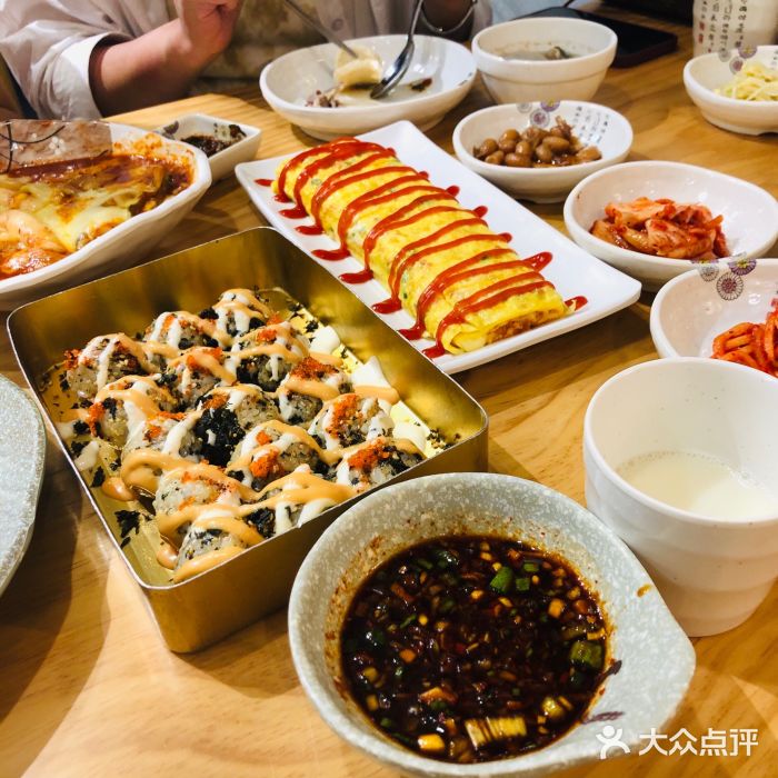 豆腐村韩国料理(南城店)蟹子沙拉饭团图片