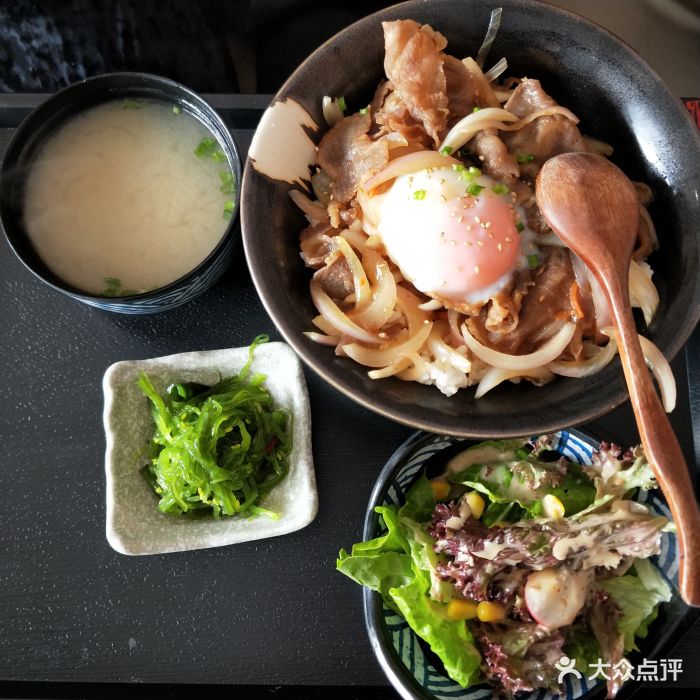 清井田日式料理温泉蛋牛肉饭定食图片