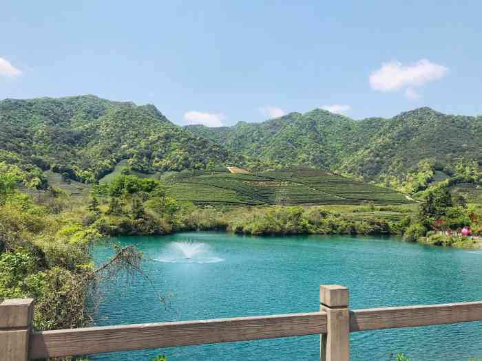 光明寺水库-"转塘何家村,光明寺水库名气很大,航拍很.