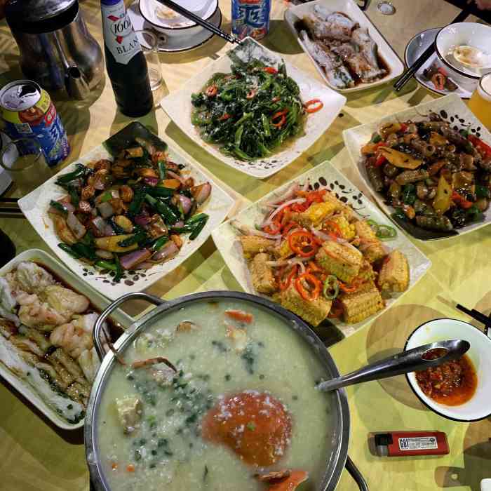 临时被朋友拉出来吃宵夜,没想到来了家宝藏宵夜档,大大只生蚝,食材