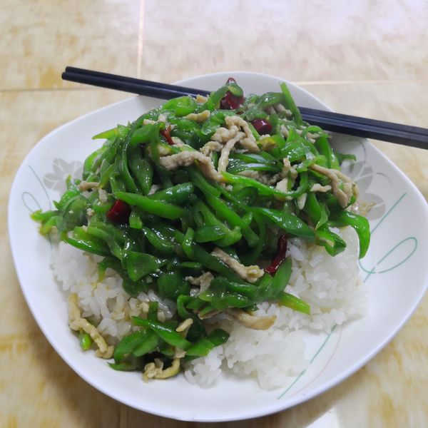 青椒肉丝盖浇饭