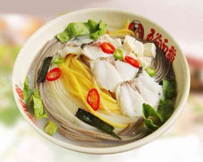 了「金汤鱼粉」「豆豉鲮鱼粉」「五谷麻辣渔粉」吃来吃去还是招牌好吃