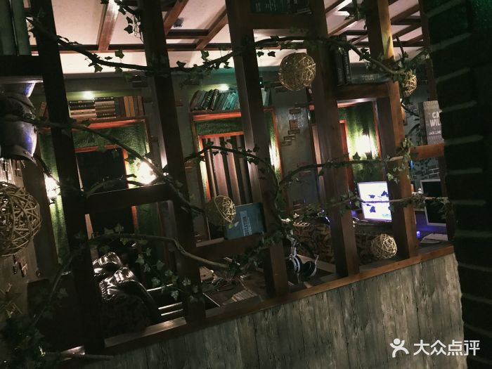 下午大概断网3次英雄联盟一直掉线整个网咖.