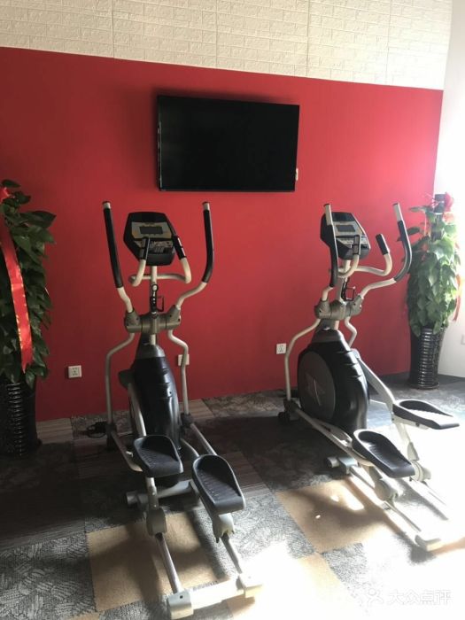 【位置】距离五四广场广场很近,福泰广场写.