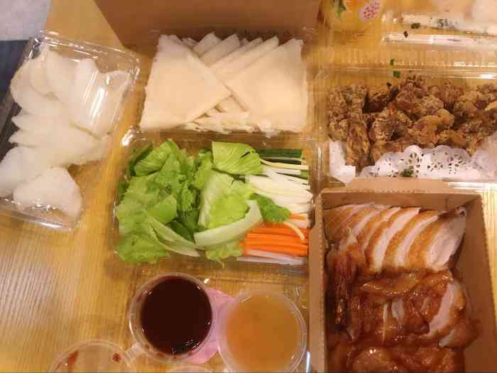 老北京片皮鸭-"想吃很久了,下班后点的外卖,看上去很.