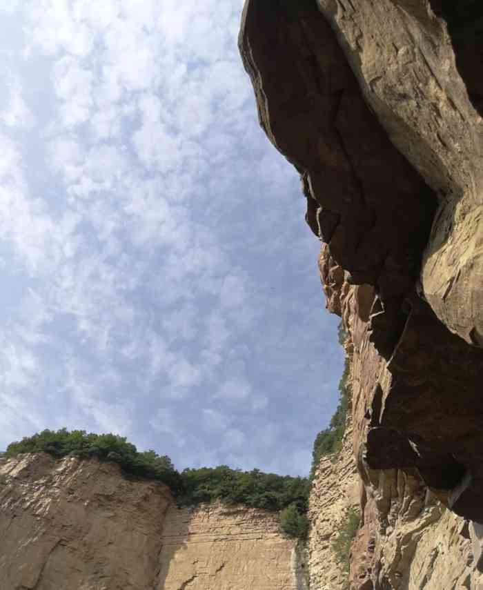 嶂石岩风景名胜区-"嶂石岩景区位于河北省赞皇县境内