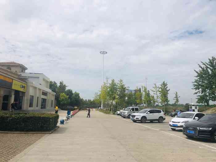 官塘服务区-停车场-"论百年不写大众点评的人要重新写