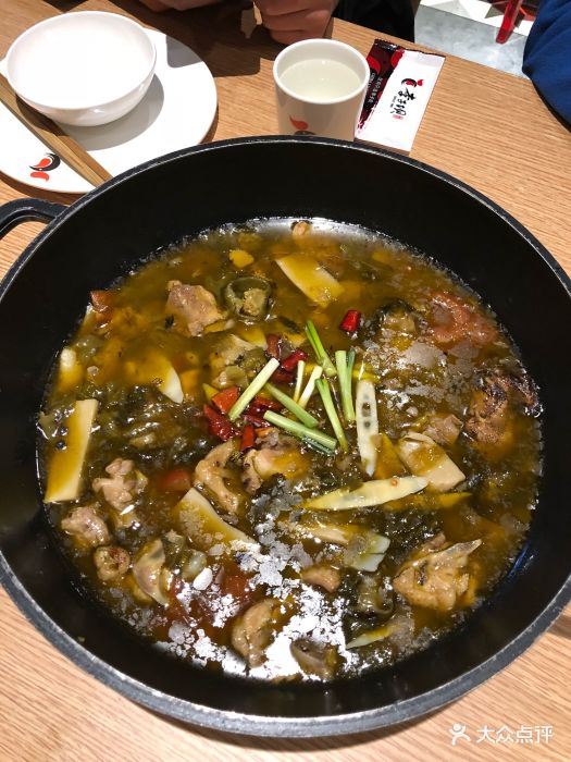 李子坝梁山鸡(北碚万达五鸡哥店)李子坝酸菜鸡图片