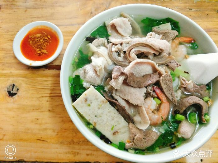 秀水园特色牛肉饺粿条面图片