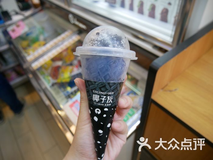 全家便利店(现代城店)椰子灰雪糕图片 - 第1张