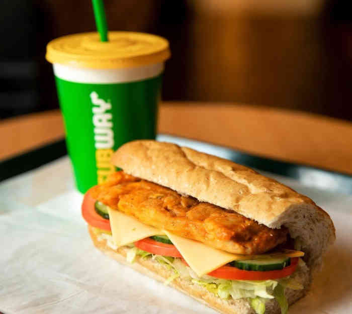 赛百味subway(凤凰店【位置】在汉江东路与通江中路交叉口向东一.