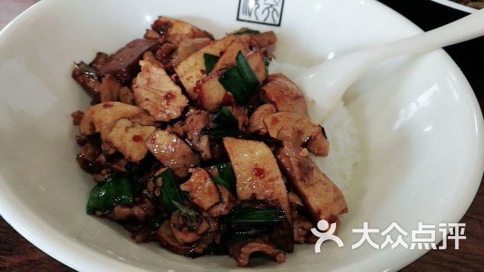 香干炒肉盖码饭