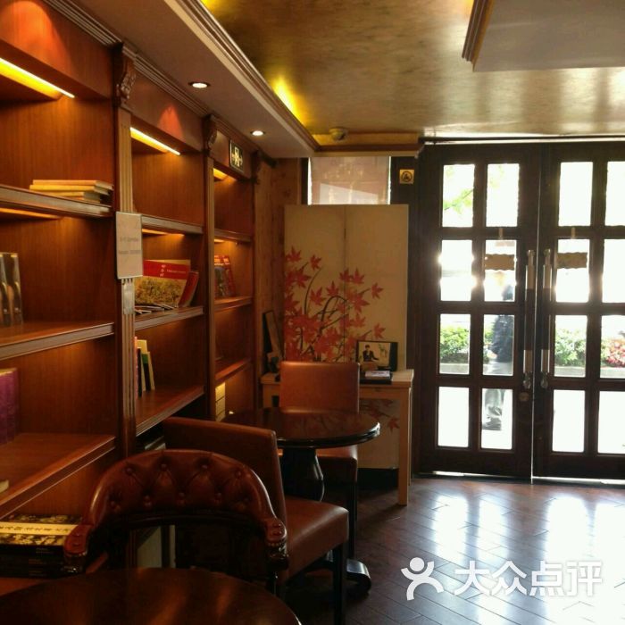 千彩书坊 eddington literary house(常德路店)图片 - 第1张