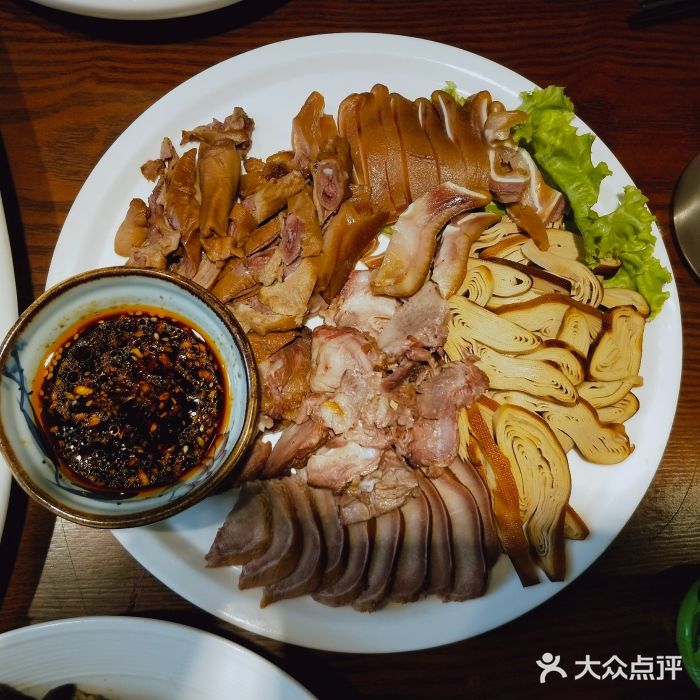 马进关东八大碗(群力店)熏酱拼盘图片