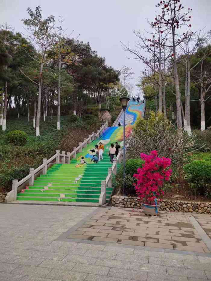 薛岭山公园"薛领山公园位置,在太微山庄,宏山新村,联.