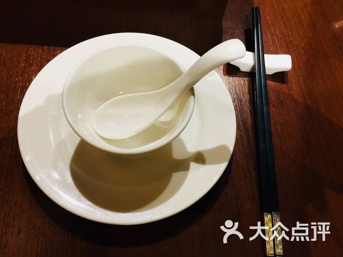 西双版纳洲际度假酒店曼霖轩中餐厅餐具摆设图片 第67张